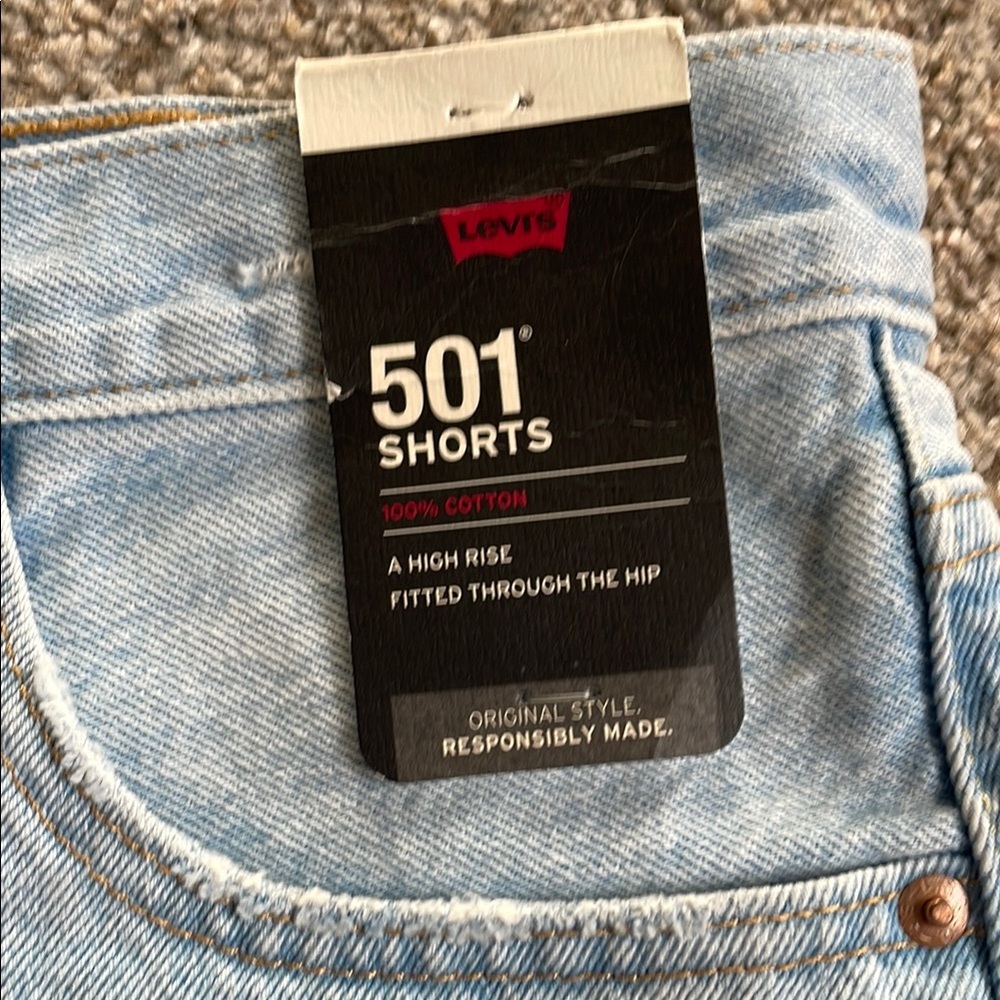 NWT Levi's Women's 501 Light Wash Distressed Denim Shorts - Picture 5 of 8